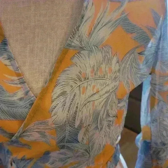 Goodnight Macaroon Wrap Top - Picture 5 of 8